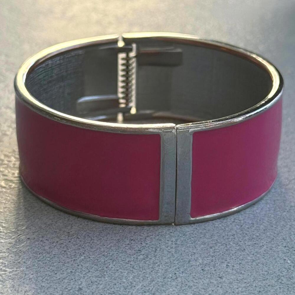 🚨3 for $15🚨 Pink & Silver Tone Enamel Bangle